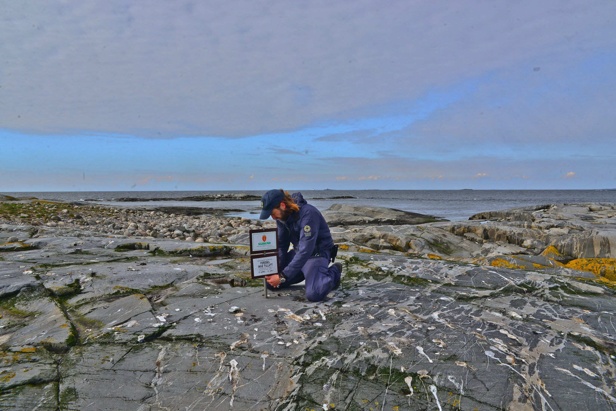 The Norwegian Nature Inspectorate signposts seabird nesting areas.